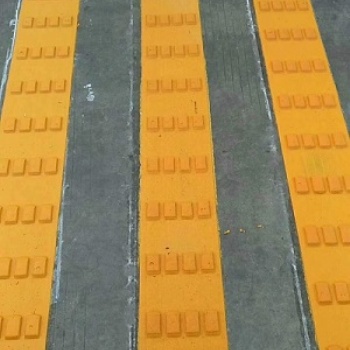 廠家甘肅威盾道路施工標志標牌廣告牌熱熔冷噴震蕩線