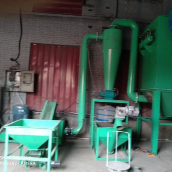 河北智皓新型自動塑料磨粉機(jī)從出料到出料一體化