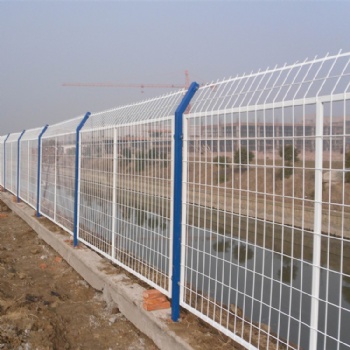 公路護欄網常見規格 高速公路護欄特點