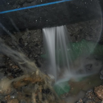 東莞家庭漏水檢測，小區(qū)商品房發(fā)現(xiàn)瓷磚下水管有暗漏