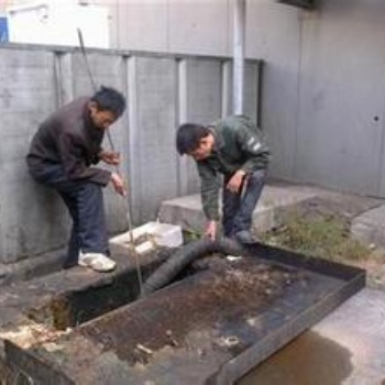 江岸區清理化糞池，抽化糞池