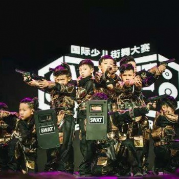 鶴崗少兒街舞爵士舞培訓(xùn)鴻恩藝術(shù)又開(kāi)始了新的征程