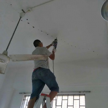 南寧市青秀區房間漏水維修電話？客廳滲水維修