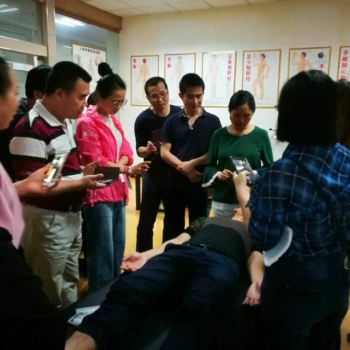柳州針灸培訓選柳州哪家針灸學校能學柳州正規針灸技術