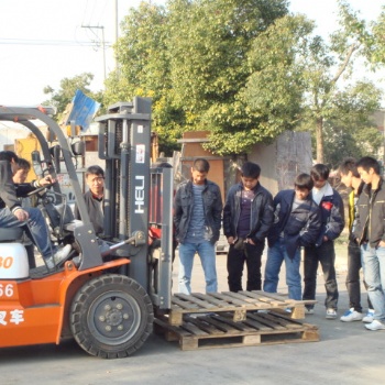 金山 亭林 張堰 金山衛(wèi) 叉車培訓 電工焊工考證 叉車上牌