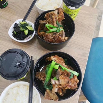 犟龍骨排骨飯，好吃又營養
