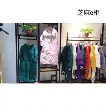 淘衣島是格雷斯旗下的品牌，女裝是零加盟費零庫存模式