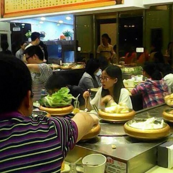 那年校花回轉火鍋店機器廠家 南京那年校花旋轉火鍋店機器設備