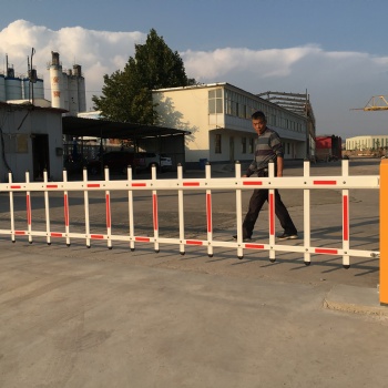 邯鄲小區(qū)刷卡門邯鄲伸縮門邯鄲廣告道閘邯鄲車庫門