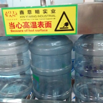 桶裝水生產(chǎn)線一蒸汽熱收縮膜機(jī)