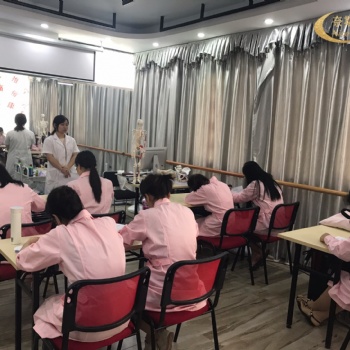 廣州奈斯母嬰月嫂培訓(xùn)——高薪就業(yè)