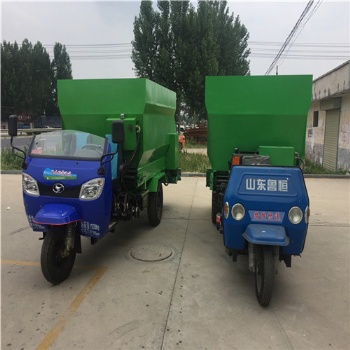 廠家供應(yīng)畜牧牛羊飼料撒料車(chē) 牛羊養(yǎng)殖場(chǎng)自動(dòng)喂料車(chē)