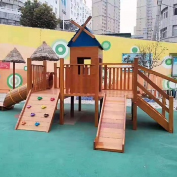 定制進(jìn)口木制爬網(wǎng)幼兒園攀爬架兒童木質(zhì)體能攀巖墻健身爬繩組合架
