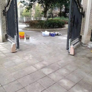 重慶市室外鐵藝大門不銹鋼門鋁藝門電動(dòng)開門機(jī)閉門器自動(dòng)門電動(dòng)門安裝