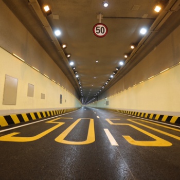 道路反光漆的用途和施工方法-優(yōu)越化工為您詳解