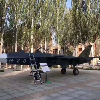 專業(yè)廠家做專業(yè)事，河南榮富廠家專業(yè)出租軍事展模型