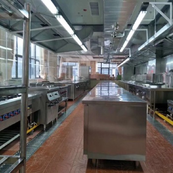 廣州雍隆廚具廠專業不銹鋼煙管煙罩安裝排煙風機鍍鋅煙管
