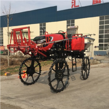 四輪自走式噴桿噴霧機