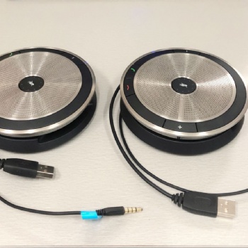 SP 30/30+可選擇藍(lán)牙®或USB-C連接，提供自由靈活的連接選項。 兩個噪聲和回聲消