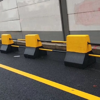 馬路交通工程廠家、交通疏導(dǎo)施工隊(duì)、市政公路熱熔劃線公司