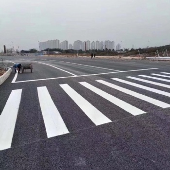 園區(qū)消防通道劃線交通禁停線熱熔劃線公司道路標(biāo)線施工隊(duì)