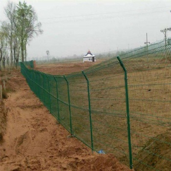 河北東興護欄網-圈地護欄-道路隔離網-花園隔離柵生產廠家