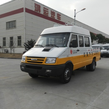 廠家-依維柯牌C6(9座）C67（13座）工程車