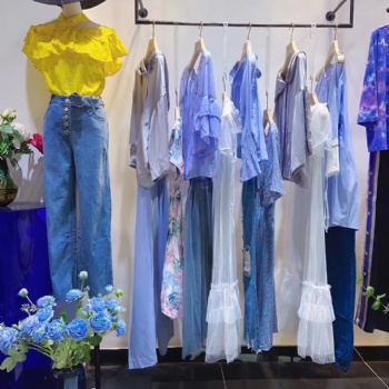 太平鳥 20夏季品牌服裝連衣裙批發(fā)折扣女裝進貨渠道