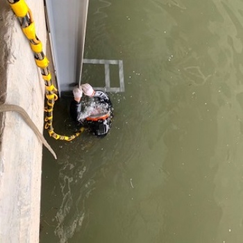 潛水打撈 水下工程 排澇管道 水下管道檢查 水上鋼板樁 圍堰裝拆 切割 打撈