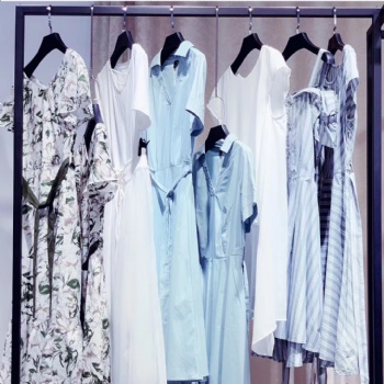 南寧服裝批發-南寧服裝批發網艾薇萱品牌女裝供貨場地