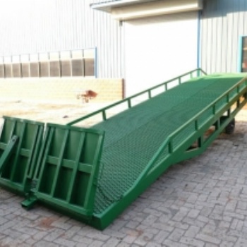 登車橋 移動式登車橋