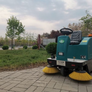 駕駛式電動(dòng)掃地車工業(yè)工廠車間物業(yè)用道路清掃車大型駕駛掃地機(jī)