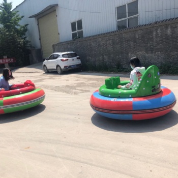 兒童碰碰車激光對戰(zhàn)碰碰車廣場電瓶車游樂設(shè)備