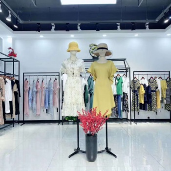 UHOT誘貨毛衣外套品牌女裝尾貨折扣女裝品牌折扣女裝大衣