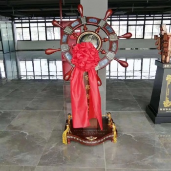 西安開業(yè)滴合適滴落地?cái)[件 舵輪紅木擺件 2米以上開業(yè)舵手工藝擺件