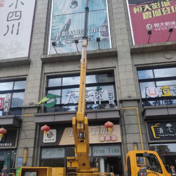 影視城高空外墻瓷磚修補高空作業車出租升降平臺租賃