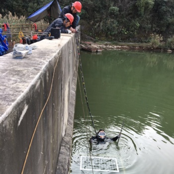 水下攝像取證 切割焊接 潛水打撈 水下工程 水下探查清理 安裝 設(shè)備維護(hù) 堵漏