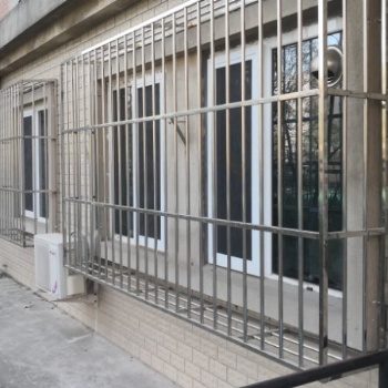 北京西城車公莊專業防盜窗安裝陽臺防護欄護窗