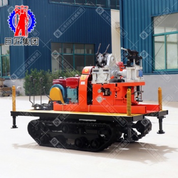 YQZD-30型履帶式液壓輕便鉆機采用球卡夾持機構，可實行不停機倒桿