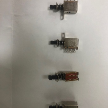 廠家供應(yīng)優(yōu)質(zhì)按鍵開關(guān)型號(hào)PS-22F28量大從優(yōu)