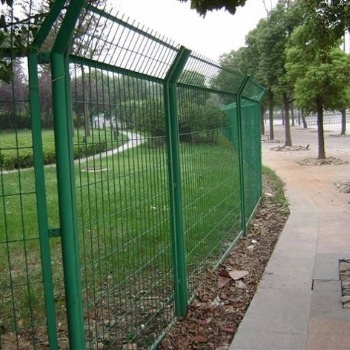 陽江公園圍欄網(wǎng)廠 邊框護(hù)欄網(wǎng)圖片 圍墻鐵絲網(wǎng)