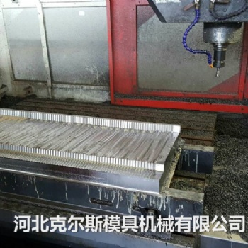 河北廠家生產(chǎn)鋼質(zhì)彩石瓦模具瓦型模具全