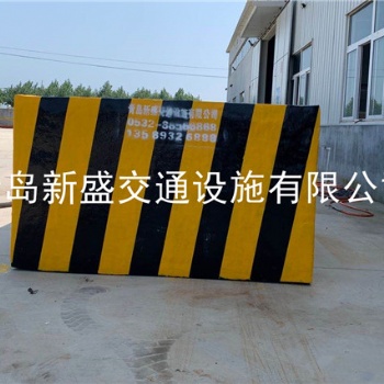 青島新盛大橋墩承臺保護黃黑相間防撞墩