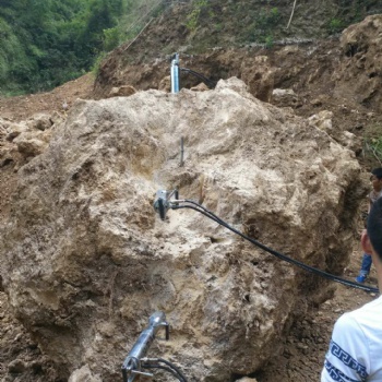 液壓靜態(tài)巖石開采設備巖石劈裂棒
