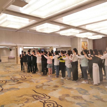 上海奉賢周邊拓展團建基地拓展團建活動項目：聲控機器