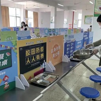 天津市西青區學校餐桌擋板 防飛沫擋板定制安裝
