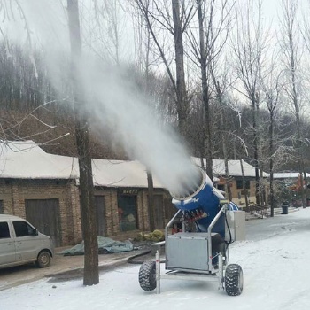 滑雪場場址影響造雪機(jī)造雪