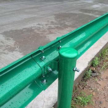 波形護(hù)欄高速鄉(xiāng)村道路防撞護(hù)欄熱鍍鋅噴塑三波護(hù)欄生產(chǎn)廠(chǎng)家