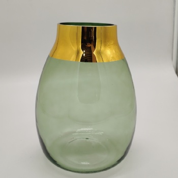 廠家各種規(guī)格玻璃花瓶 燭臺(tái) 玻璃器皿量大價(jià)優(yōu)瓶身通透歡迎咨詢訂購(gòu)