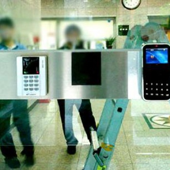 門禁 考勤 人證比對 人臉體溫顯示比對